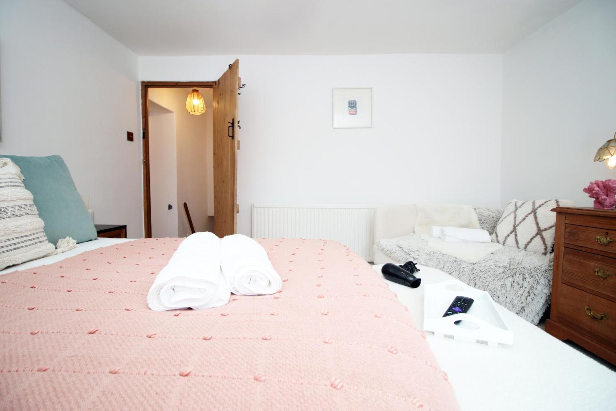 Little Gem In The Mumbles! Fishermans Cottage With Log Burner, Dog Friendly And Welcome Breakfast Hamper! Eksteriør billede